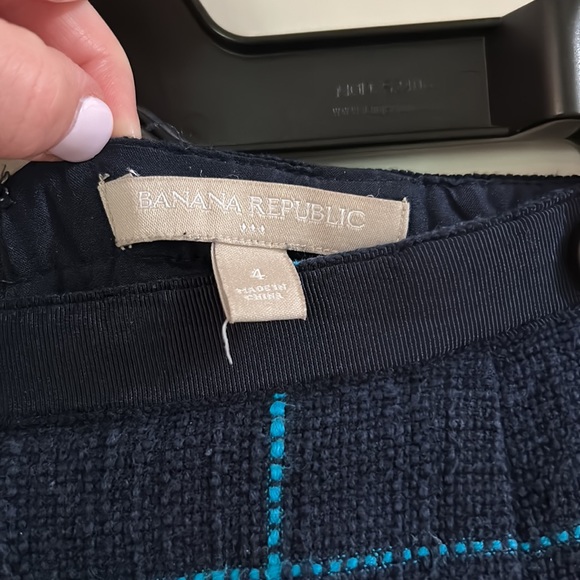 Banana Republic pencil skirt, size 4. - Picture 3 of 4